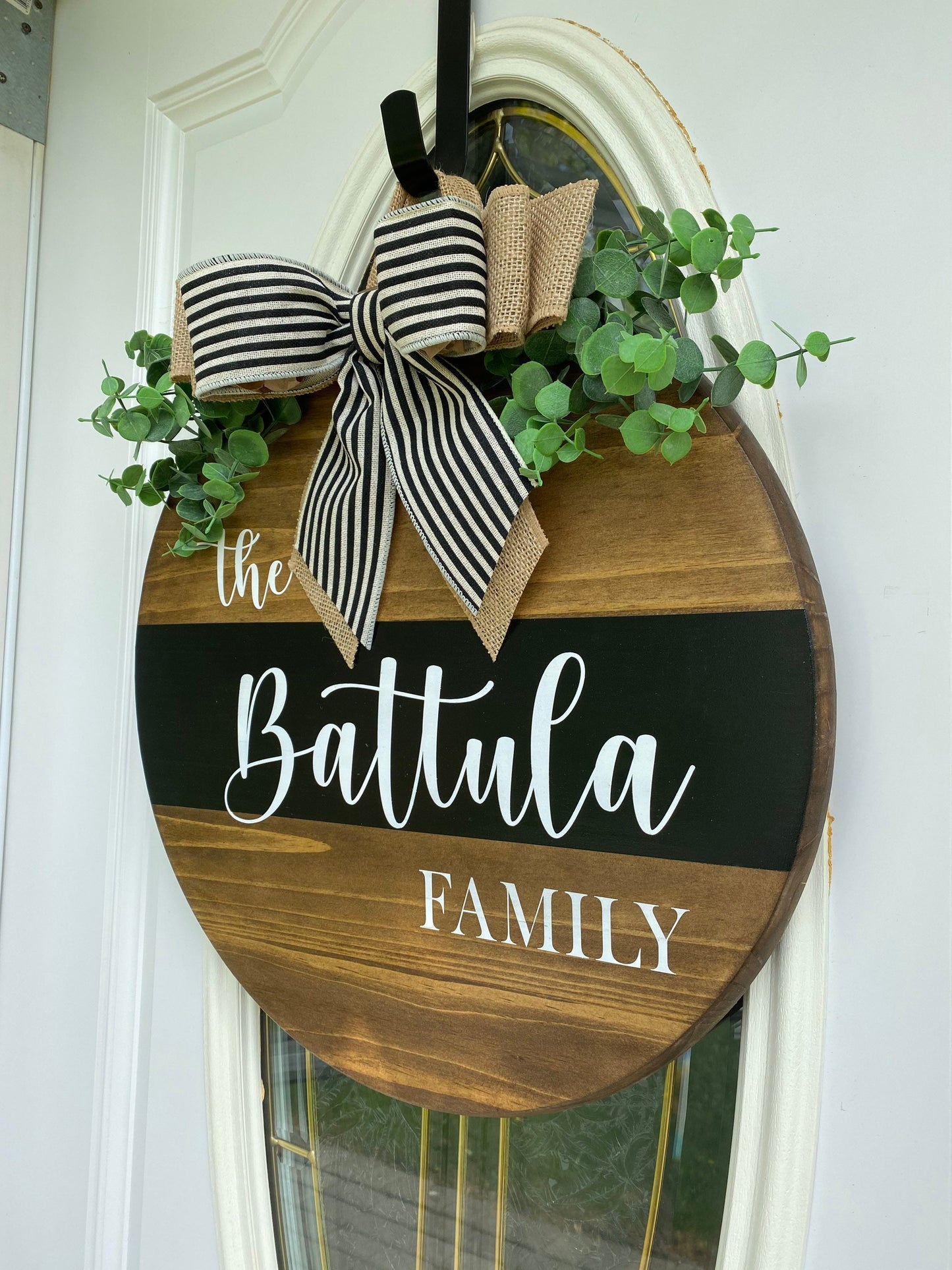 Last Name Sign, Last Name Door Sign, Round Family Name Sign, Last Name Door Hanger, Round Wooden Sign, Closing Gift Sign, Farmhouse Decor