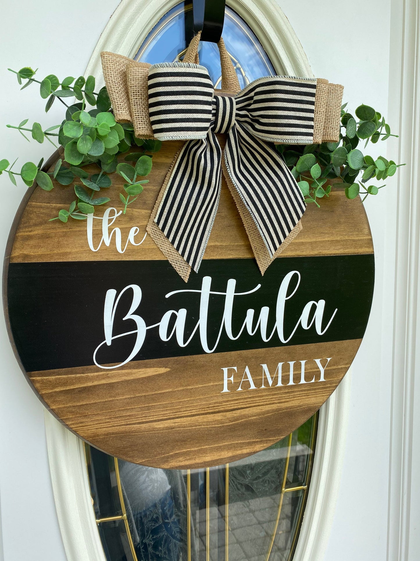 Last Name Sign, Last Name Door Sign, Round Family Name Sign, Last Name Door Hanger, Round Wooden Sign, Closing Gift Sign, Farmhouse Decor